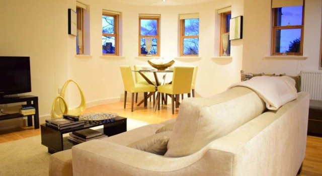 2 Bedroom Flat Sleeps 4 in Balham, Varaa Huoneisto Asunnot kohteessa Merseyside, Huoneisto