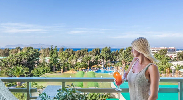 Двухместный номер Standard с балконом и с частичным видом на море Kipriotis Hippocrates Hotel by Anayia All Inclusive Resorts