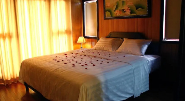 LAzalee Cruise Halong