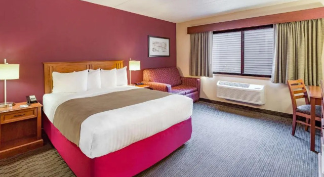 Номер Standard AmericInn by Wyndham Duluth South Proctor Black Woods Event Ctr