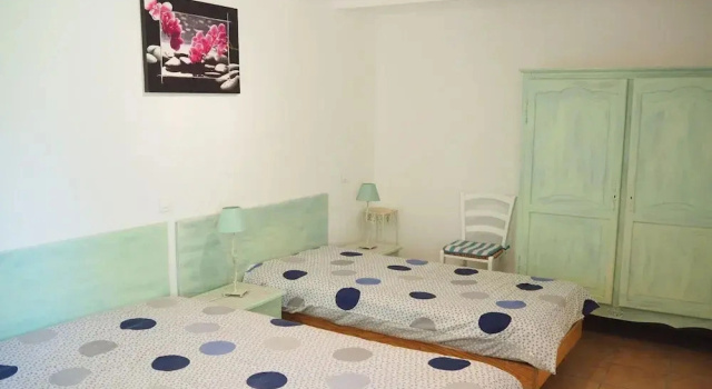 Charming Holiday Home With a Private Pool, Забронировать Дом для отпуска Отели Везон-ла-Ромен с парковкой, Парковка