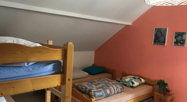 Кровать в общем номере Gîte Le Chantelouve