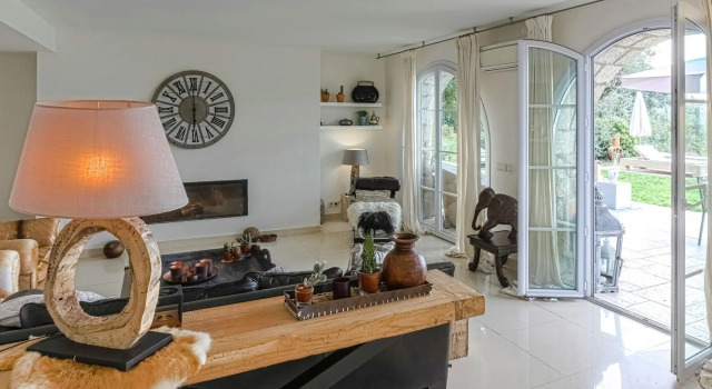 Villa in Grasse With Private Pool, Забронировать Вилла Виллы Овернь-Рона-Альпы, Вилла