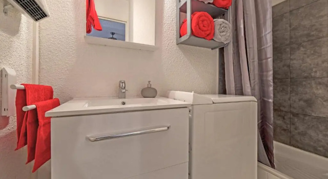 T2 cosy de 41m2 à 400 m de la plage, résidence avec piscine., Book Apartment Hotels in Camargue with a Pool, Swimming Pool
