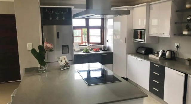 Коттедж с 4 комнатами Villa 93
