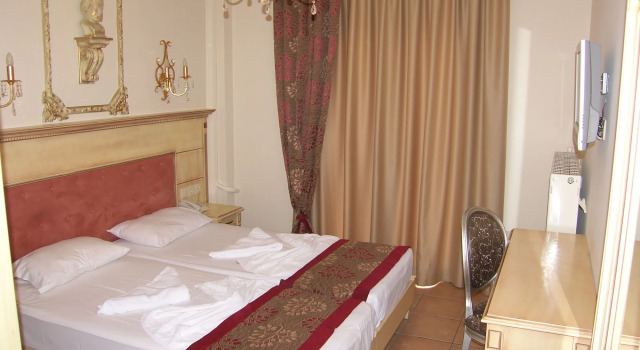 Parthenon Art Hotel