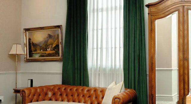 Полулюкс The Monarch Hotel