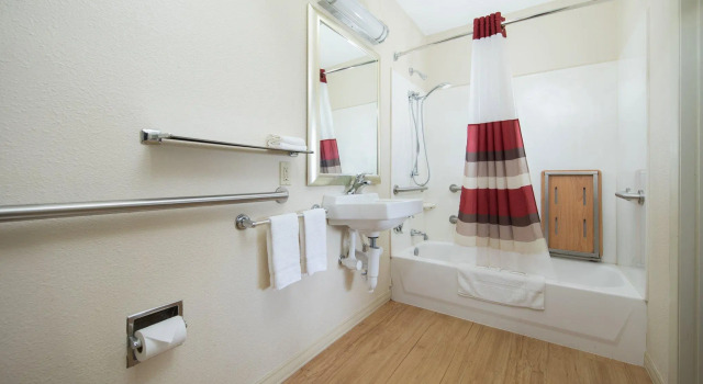 Двухместный номер Business Red Roof Inn Cincinnati Northeast - Blue Ash