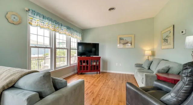 Surf City Vacation Rental - Walk to Beach, Забронировать Апартаменты/квартира Сёрф-Сити Северная Каролина, рядом с Причал Серф-Сити