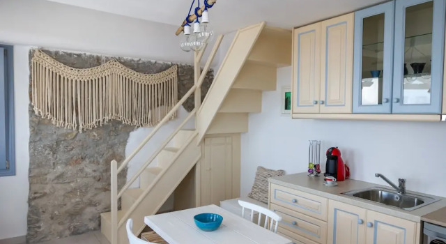 Полулюкс Enastron Suites