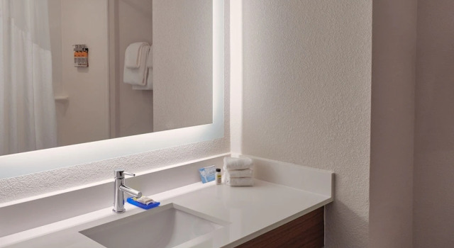 Двухместный номер Standard Holiday Inn Express Hotel and Suites Akron South-Airport Area by IHG