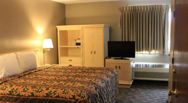 Номер Standard Days Inn by Wyndham Seatac Airport