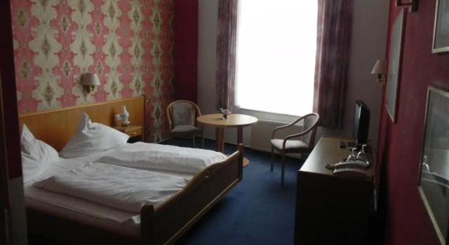 Zur Eldenburg, Забронировать Отель Отели Любц 3 звезды, 3*