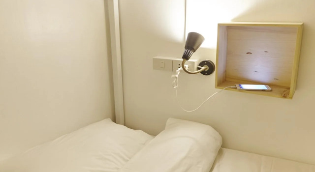 LiveItUp Chitlom Hostel