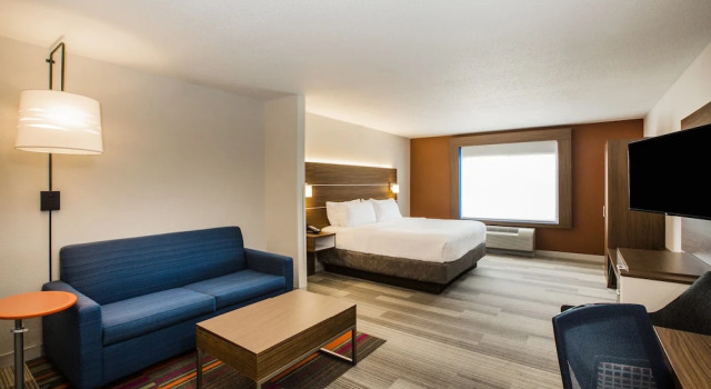 Двухместный люкс Holiday Inn Express & Suites Bellevue -Omaha Area- by IHG