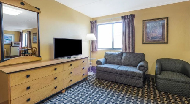 Days Inn By Wyndham Hurstbourne