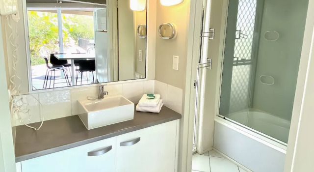 Вилла с балконом Kellys Beach Resort