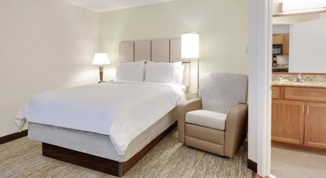 Двухместная Студия люкс Candlewood Suites Salina by IHG