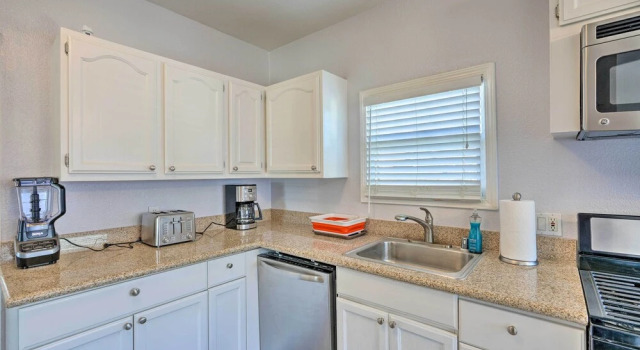 Коттедж Pet-friendly Sacramento Home ~ 5 to Downtown!