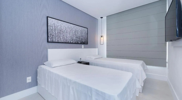 Adra 102 - Apartamento no centro de Bombinhas - Finamente mobiliado e decorado - Rooftop com piscina e academia - À poucos metros da praia