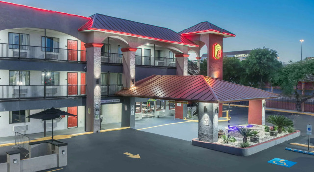 Super 8 by Wyndham Austin University/Downtown Area
