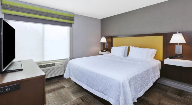 Люкс с видом на бассейн Hampton Inn Idaho Falls / Airport
