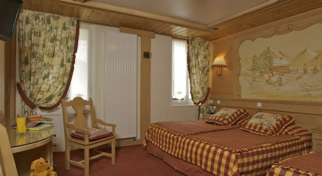 Трёхместный номер Standard с балконом Hôtel Le Sporting