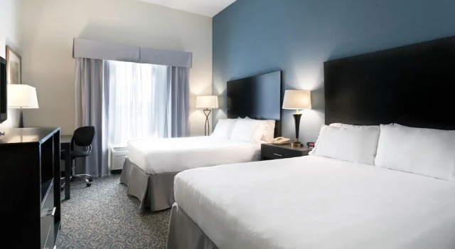 Четырёхместный номер Standard Цокольный этаж Holiday Inn Express Hotel and Suites Arcadia by IHG