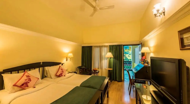Номер Royal с балконом и с видом на внутренний двор Royal Orchid Metropole Mysore