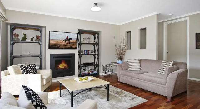 Collins Retreat - 4 Bedroom home with Pool, 预订 酒店 布赖特 Victorian High Country