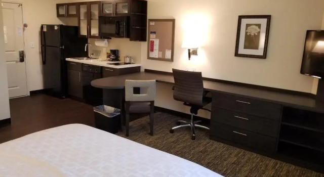 Двухместный люкс Candlewood Suites - Davenport by IHG