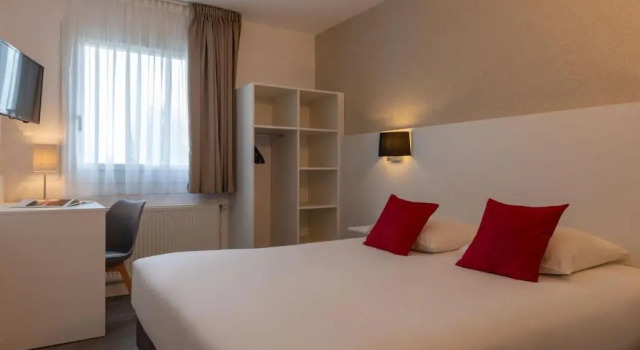 Номер Standard Hotel The Originals Bernay Acropole