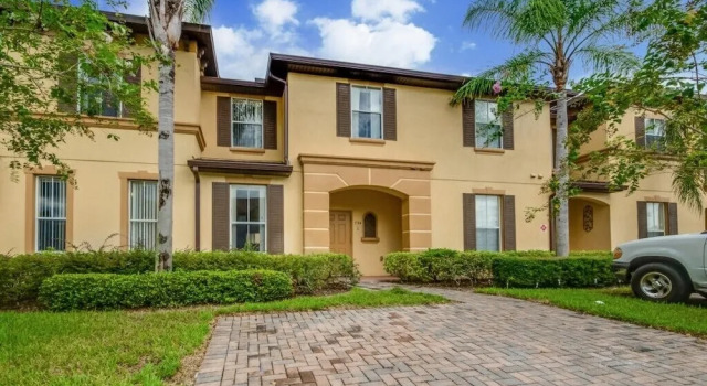 734lam 3 Bedroom Townhouse