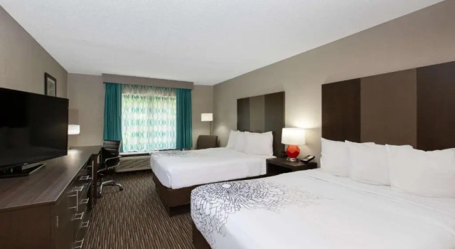 Четырёхместный номер Deluxe La Quinta Inn by Wyndham Pigeon Forge-Dollywood
