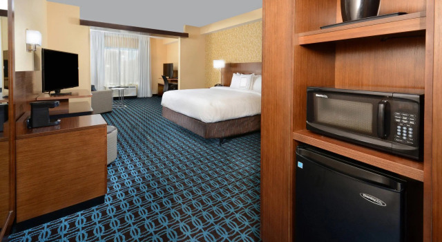Двухместный люкс Fairfield Inn & Suites by Marriott Raleigh Capital Blvd./I-540