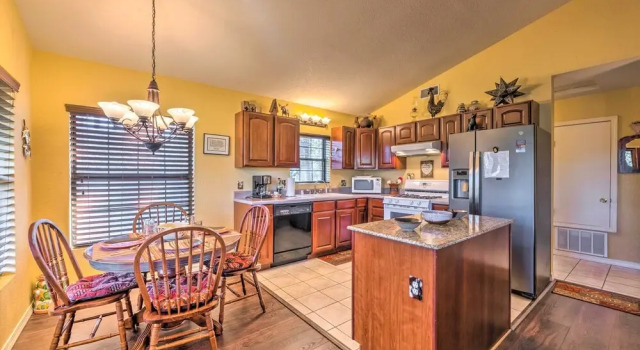 Коттедж Ruidoso Cabin w/ Hot Tub & Mtn Views!
