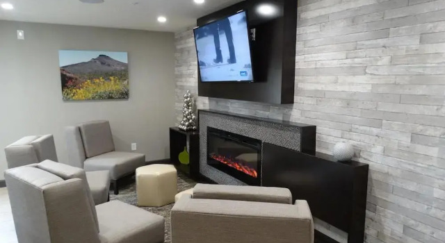Quality Inn & Suites at Metro Center, Забронировать Отель Финикс 