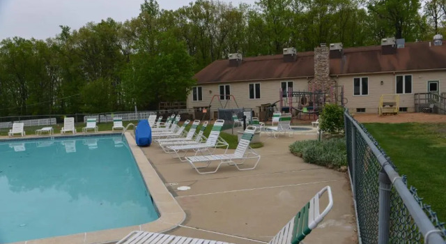 Appalachian Camping Resort Log Home 6, Prenota Campeggio Shartlesville 