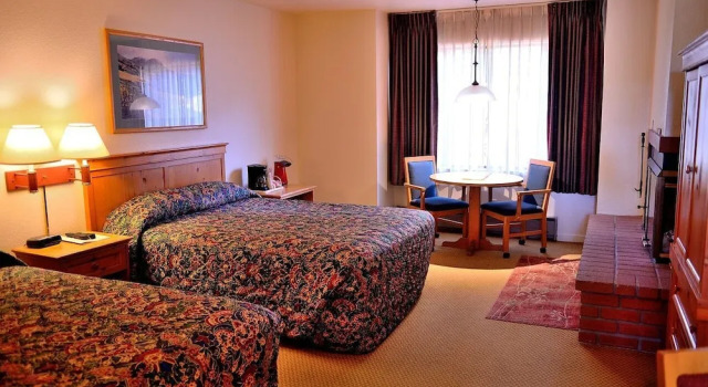 Четырёхместный номер Deluxe Pacific Gardens Inn