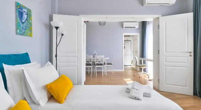 Апартаменты - The Blue Apartment - 1BD with Artistic Interior Design