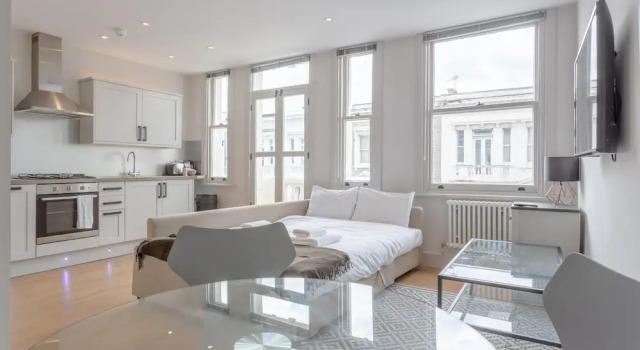 Spacious 2 Bedroom West Kensington Flat, Забронировать Апартаменты/квартира Лондон Большой Лондон, рядом с Станция метро Kensington (Olympia)