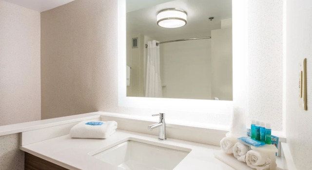 Одноместный люкс Holiday Inn Express Hotel & Suites Goldsboro - Base Area by IHG