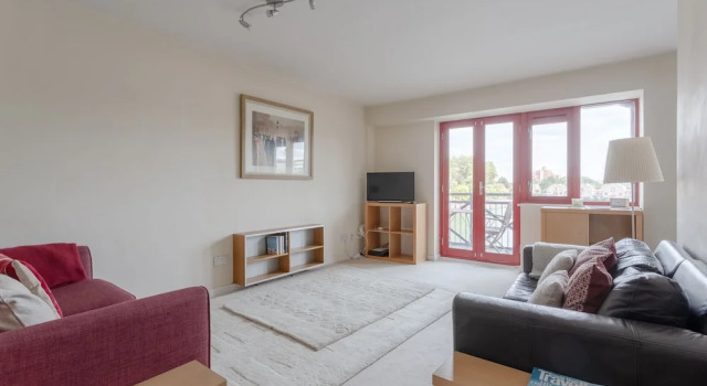 Quiet 3 Bedroom Apartment With Stunning Views, Varaa Huoneisto Asunnot kohteessa Merseyside, Huoneisto