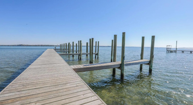Spacious Home with Waterfront View-Welcome Pets, Book Hotel Sneads Ferry North Carolina