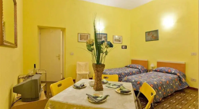 Dolce Vita Guest House, Забронировать Апартаменты/квартира Виа Венето , рядом с Посольство США в Риме