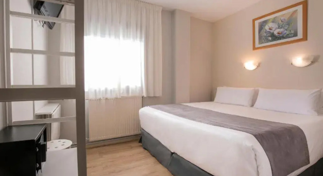 Номер Standard Hotel Camellot by Nexta