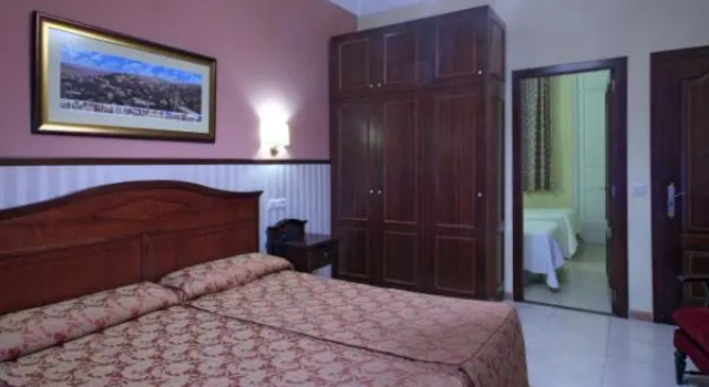 Четырёхместный номер Standard Hotel de Camprodón