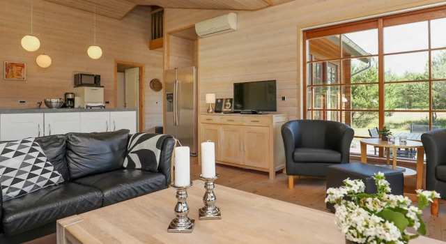 Spacious Holiday Home in Albeak With a Terrace, Забронировать Отель Ольбек 