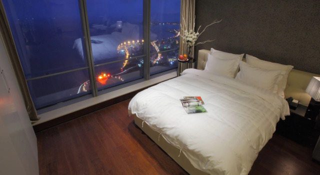 Номер Deluxe с видом на море Grand Madison Qingdao Harbour-view Central（Former Qingdao Farglory Hotel）