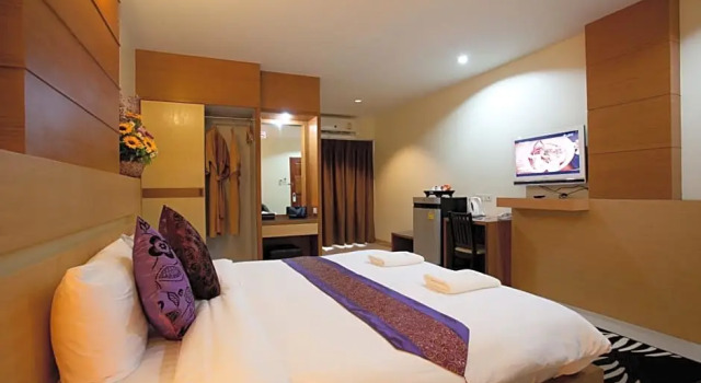 Номер Deluxe Amnauysuk Hotel